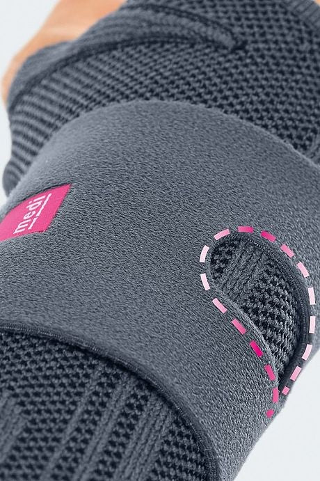 Medi Manumed Active Wrist Brace - Silver