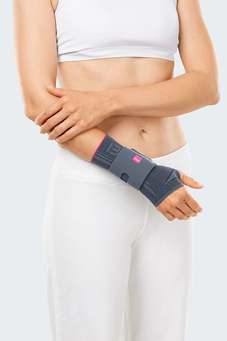 Medi Manumed Active Wrist Brace - Silver